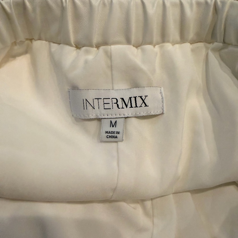 INTERMIX Cream Faux Leather Shorts size M - Picture 3 of 3